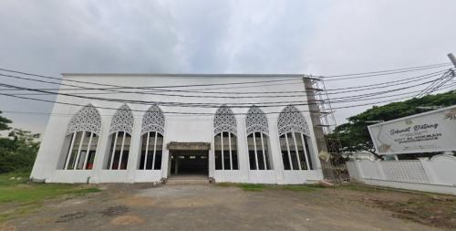 Bayt Al-Hikmah Junior High School Pasuruan, Private School | We provide Indonesia infrastructure map on various property sectors and data. Access property listings, infrastructure developments, news, and valuable transaction data for informed decisions.