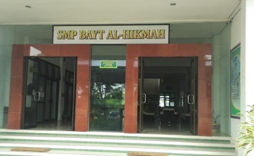 Bayt Al-Hikmah Junior High School Pasuruan, Private School | We provide Indonesia infrastructure map on various property sectors and data. Access property listings, infrastructure developments, news, and valuable transaction data for informed decisions.