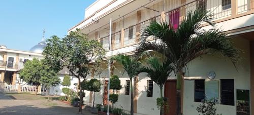 Al-Ihsan Integrated Islamic Primary School Pasuruan, Private School | We provide Indonesia infrastructure map on various property sectors and data. Access property listings, infrastructure developments, news, and valuable transaction data for informed decisions.