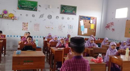 Al-Ihsan Integrated Islamic Primary School Pasuruan, Private School | We provide Indonesia infrastructure map on various property sectors and data. Access property listings, infrastructure developments, news, and valuable transaction data for informed decisions.