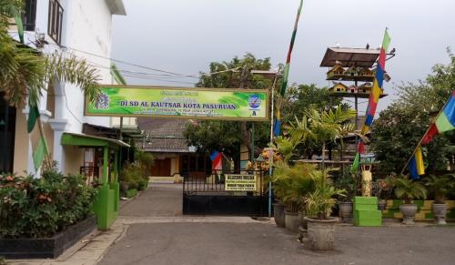 Al-Kautsar Primary School Pasuruan, Private School | We provide Indonesia infrastructure map on various property sectors and data. Access property listings, infrastructure developments, news, and valuable transaction data for informed decisions.