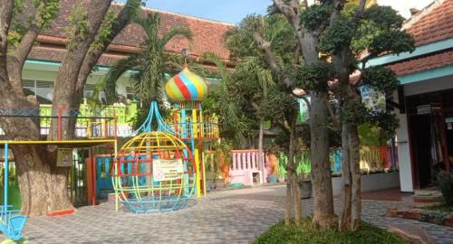 Al-Kautsar Kindergarten Pasuruan, Private School | We provide Indonesia infrastructure map on various property sectors and data. Access property listings, infrastructure developments, news, and valuable transaction data for informed decisions.