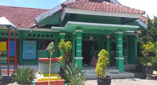 Hidayatul Mubtadiin Primary School Pasuruan, Private School | We provide Indonesia infrastructure map on various property sectors and data. Access property listings, infrastructure developments, news, and valuable transaction data for informed decisions.