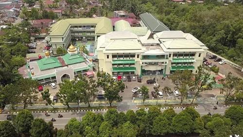 Al Azhar 10 Islamic Senior High Shool, Private School | We provide Indonesia infrastructure map on various property sectors and data. Access property listings, infrastructure developments, news, and valuable transaction data for informed decisions.