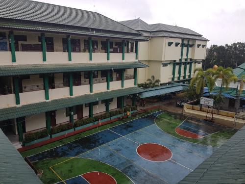 Al Azhar 10 Islamic Senior High Shool, Private School | We provide Indonesia infrastructure map on various property sectors and data. Access property listings, infrastructure developments, news, and valuable transaction data for informed decisions.