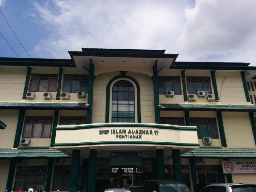 Al Azhar 17  Islamic Junior High School, Private School | We provide Indonesia infrastructure map on various property sectors and data. Access property listings, infrastructure developments, news, and valuable transaction data for informed decisions.
