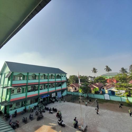 Al Mumtaz Islamic Senior High School, Private School | We provide Indonesia infrastructure map on various property sectors and data. Access property listings, infrastructure developments, news, and valuable transaction data for informed decisions.