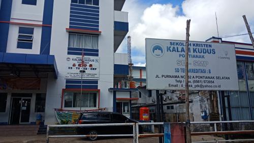 Kalam Kudus Senior High School, Private School | We provide Indonesia infrastructure map on various property sectors and data. Access property listings, infrastructure developments, news, and valuable transaction data for informed decisions.