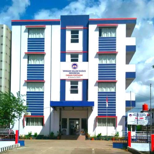 Kalam Kudus Junior High School, Private School | We provide Indonesia infrastructure map on various property sectors and data. Access property listings, infrastructure developments, news, and valuable transaction data for informed decisions.