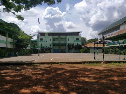 Mujahidin Primary School, Private School | We provide Indonesia infrastructure map on various property sectors and data. Access property listings, infrastructure developments, news, and valuable transaction data for informed decisions.