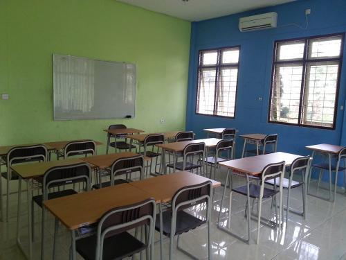 Al Fath International Islamic Elementary School, Private School | We provide Indonesia infrastructure map on various property sectors and data. Access property listings, infrastructure developments, news, and valuable transaction data for informed decisions.