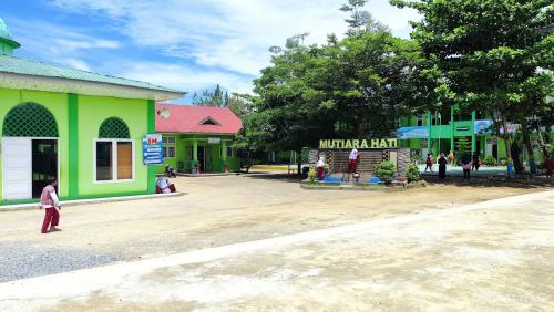 Mutiara Hati Elementary School, Private School | We provide Indonesia infrastructure map on various property sectors and data. Access property listings, infrastructure developments, news, and valuable transaction data for informed decisions.