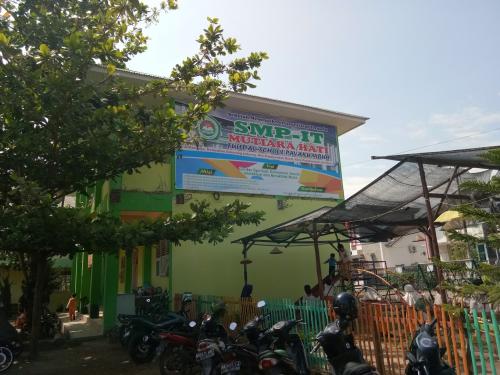 Mutiara Hati Junior High School, Private School | We provide Indonesia infrastructure map on various property sectors and data. Access property listings, infrastructure developments, news, and valuable transaction data for informed decisions.