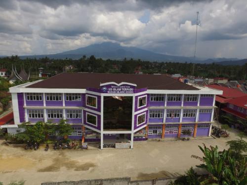 Madani Islamic Elementary School, Private School | We provide Indonesia infrastructure map on various property sectors and data. Access property listings, infrastructure developments, news, and valuable transaction data for informed decisions.