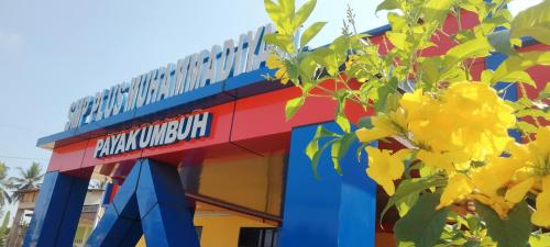 Muhammadiyah Plus Junior High School, Private School | We provide Indonesia infrastructure map on various property sectors and data. Access property listings, infrastructure developments, news, and valuable transaction data for informed decisions.