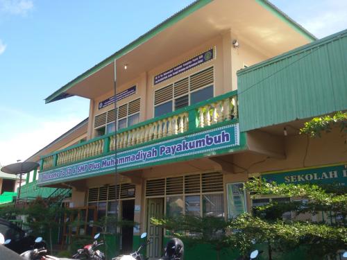 Muhammadiyah Plus Junior High School, Private School | We provide Indonesia infrastructure map on various property sectors and data. Access property listings, infrastructure developments, news, and valuable transaction data for informed decisions.