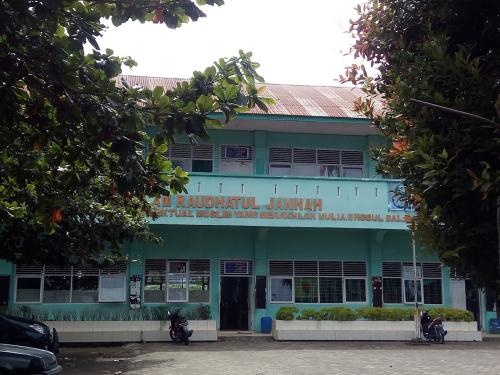 Raudhatul Jannah Senior High School, Private School | We provide Indonesia infrastructure map on various property sectors and data. Access property listings, infrastructure developments, news, and valuable transaction data for informed decisions.