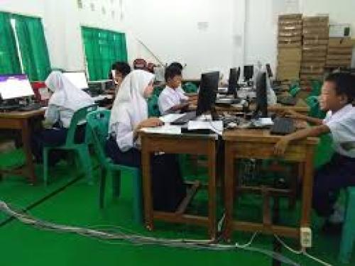 Al Maarif Junior High School, Private School | We provide Indonesia infrastructure map on various property sectors and data. Access property listings, infrastructure developments, news, and valuable transaction data for informed decisions.