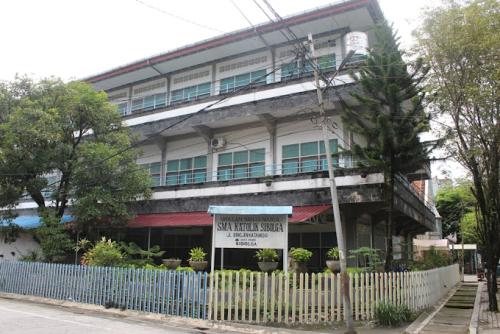 Katolik Sibolga Senior High School, Private School | We provide Indonesia infrastructure map on various property sectors and data. Access property listings, infrastructure developments, news, and valuable transaction data for informed decisions.