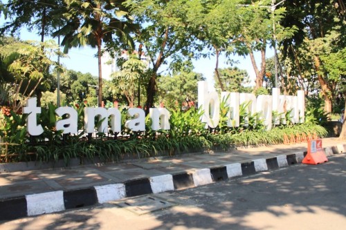 Taman Bungkul, Entertainment | We provide Indonesia infrastructure map on various property sectors and data. Access property listings, infrastructure developments, news, and valuable transaction data for informed decisions.