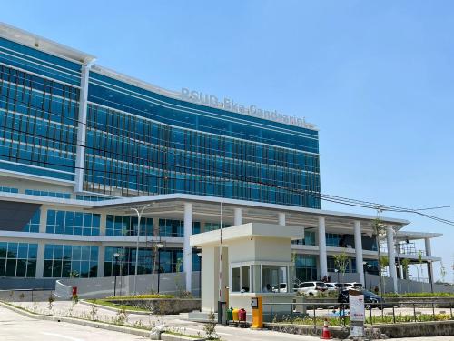 Eka Candrarini Hospital Rungkut, Hospital | We provide Indonesia infrastructure map on various property sectors and data. Access property listings, infrastructure developments, news, and valuable transaction data for informed decisions.