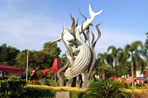 Sura and Baya Statue, Landmark | We provide Indonesia infrastructure map on various property sectors and data. Access property listings, infrastructure developments, news, and valuable transaction data for informed decisions.