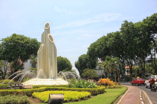 Bambu Runcing Monument, Landmark | We provide Indonesia infrastructure map on various property sectors and data. Access property listings, infrastructure developments, news, and valuable transaction data for informed decisions.