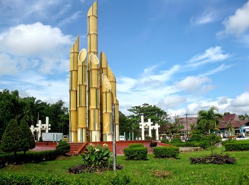 Bambu Runcing Monument, Landmark | We provide Indonesia infrastructure map on various property sectors and data. Access property listings, infrastructure developments, news, and valuable transaction data for informed decisions.