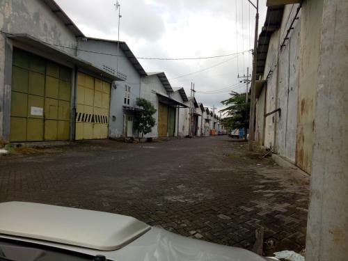 Pakal Indah Warehouse berlokasi di Jl. Raya Pakal Surabaya, Kecamatan Pakal, Kota Surabaya, Provinsi Jawa Timur. Warehouse ini memiliki luas area sekitar 18.536...