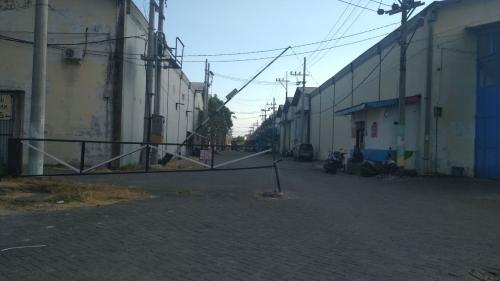 Pakal Indah Warehouse berlokasi di Jl. Raya Pakal Surabaya, Kecamatan Pakal, Kota Surabaya, Provinsi Jawa Timur. Warehouse ini memiliki luas area sekitar 18.536...