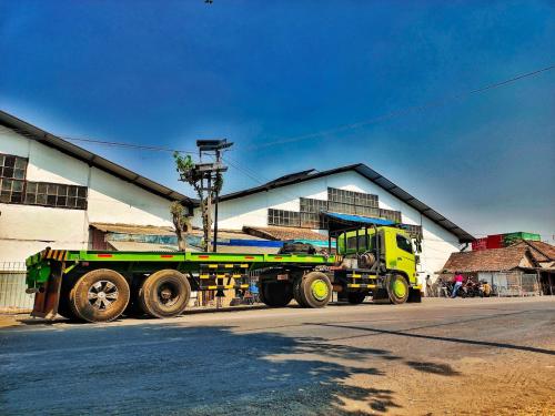 PPI Warehouse Surabaya berlokasi di Jl. Kalimas Barat, Kecamatan Pabean Cantian, Kota Surabaya, Provinsi Jawa Timur. Warehouse ini dikembangkan oleh PT PPI, den...