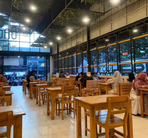Mie Gacoan Solo Baru, Stand Alone Retail | We provide Indonesia infrastructure map on various property sectors and data. Access property listings, infrastructure developments, news, and valuable transaction data for informed decisions.