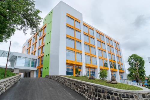 DT Arif Zainudin Regional Psychiatric Hospital, Hospital | We provide Indonesia infrastructure map on various property sectors and data. Access property listings, infrastructure developments, news, and valuable transaction data for informed decisions.