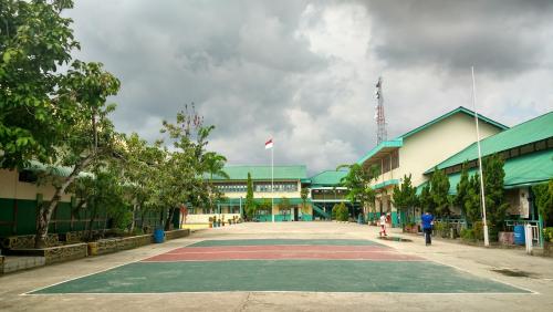 Bruder Junior High School, Private School | We provide Indonesia infrastructure map on various property sectors and data. Access property listings, infrastructure developments, news, and valuable transaction data for informed decisions.