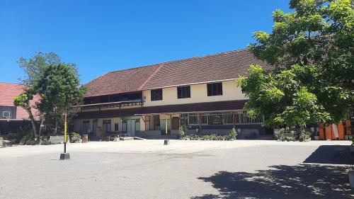Cahaya Kebenaran Elementary School, Private School | We provide Indonesia infrastructure map on various property sectors and data. Access property listings, infrastructure developments, news, and valuable transaction data for informed decisions.