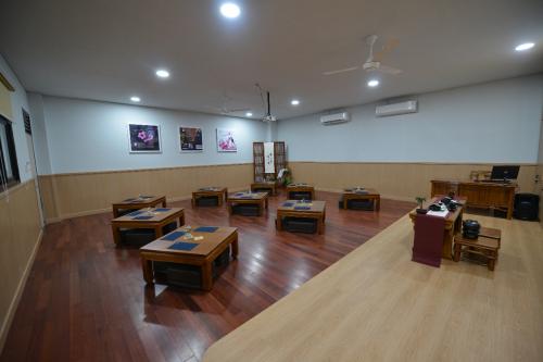 Cinta Kasih Tzu Chi Elementary School, Private School | We provide Indonesia infrastructure map on various property sectors and data. Access property listings, infrastructure developments, news, and valuable transaction data for informed decisions.
