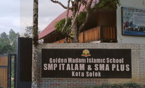 Golden Madani Plus High School, Private School | We provide Indonesia infrastructure map on various property sectors and data. Access property listings, infrastructure developments, news, and valuable transaction data for informed decisions.