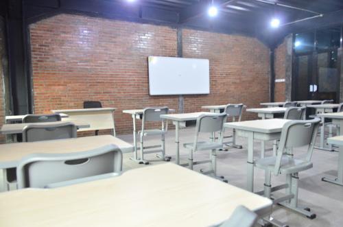 Al Azhar 30 Islamic Senior High School, Private School | We provide Indonesia infrastructure map on various property sectors and data. Access property listings, infrastructure developments, news, and valuable transaction data for informed decisions.