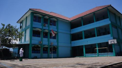 Al Azhar 18 Islamic Junior High School, Private School | We provide Indonesia infrastructure map on various property sectors and data. Access property listings, infrastructure developments, news, and valuable transaction data for informed decisions.