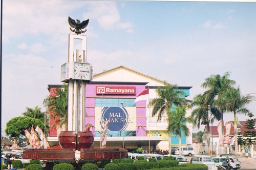 Ramayana Salatiga, Strata Retail, PT Ramayana Lestari Sentosa Tbk | We provide Indonesia infrastructure map on various property sectors and data. Access property listings, infrastructure developments, news, and valuable transaction data for informed decisions.