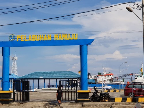 Port of Mamuju, Seaport | We provide Indonesia infrastructure map on various property sectors and data. Access property listings, infrastructure developments, news, and valuable transaction data for informed decisions.