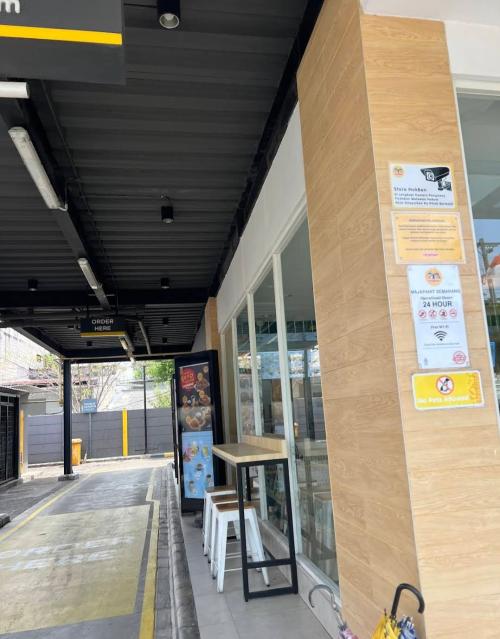 HokBen Majapahit Semarang, Stand Alone Retail | We provide Indonesia infrastructure map on various property sectors and data. Access property listings, infrastructure developments, news, and valuable transaction data for informed decisions.