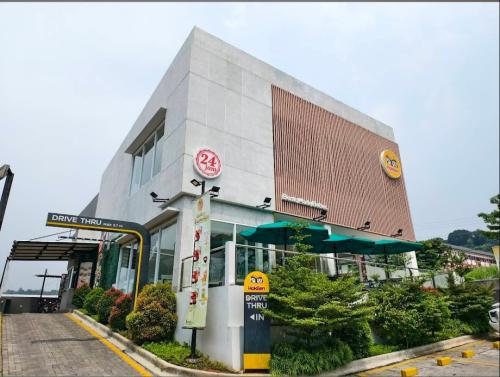 HokBen Ngaliyan Semarang, Stand Alone Retail | We provide Indonesia infrastructure map on various property sectors and data. Access property listings, infrastructure developments, news, and valuable transaction data for informed decisions.