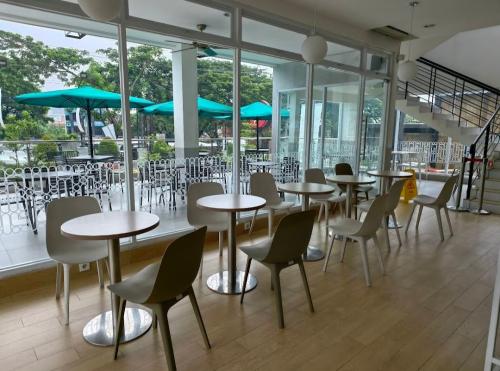 HokBen Ngaliyan Semarang, Stand Alone Retail | We provide Indonesia infrastructure map on various property sectors and data. Access property listings, infrastructure developments, news, and valuable transaction data for informed decisions.