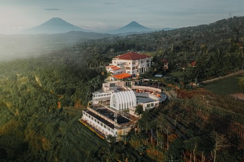 Completed hotel | We provide Indonesia infrastructure map on various property sectors and data. Access property listings, infrastructure developments, news, and valuable transaction data for informed decisions.