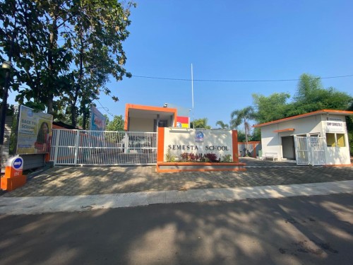 Semesta Bilingual Boarding School Jangli, International School | We provide Indonesia infrastructure map on various property sectors and data. Access property listings, infrastructure developments, news, and valuable transaction data for informed decisions.