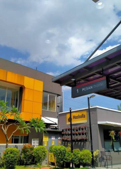 McDonald's Majapahit Semarang, Stand Alone Retail | We provide Indonesia infrastructure map on various property sectors and data. Access property listings, infrastructure developments, news, and valuable transaction data for informed decisions.