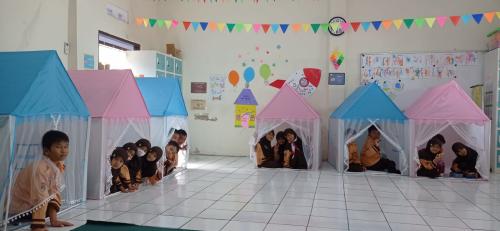 Islam Hidayatullah 02 Elementary School, Private School | We provide Indonesia infrastructure map on various property sectors and data. Access property listings, infrastructure developments, news, and valuable transaction data for informed decisions.