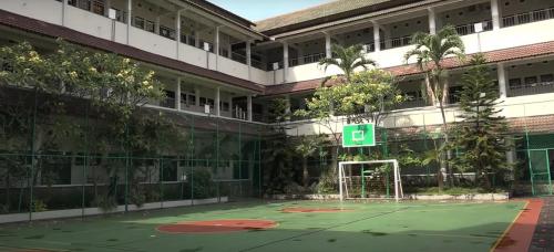 Islam Hidayatullah Senior High School, Private School | We provide Indonesia infrastructure map on various property sectors and data. Access property listings, infrastructure developments, news, and valuable transaction data for informed decisions.