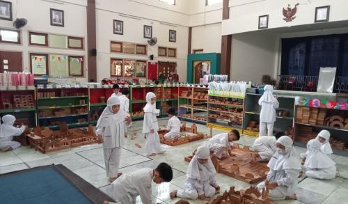Islam Hidayatullah Kindergarten, Private School | We provide Indonesia infrastructure map on various property sectors and data. Access property listings, infrastructure developments, news, and valuable transaction data for informed decisions.